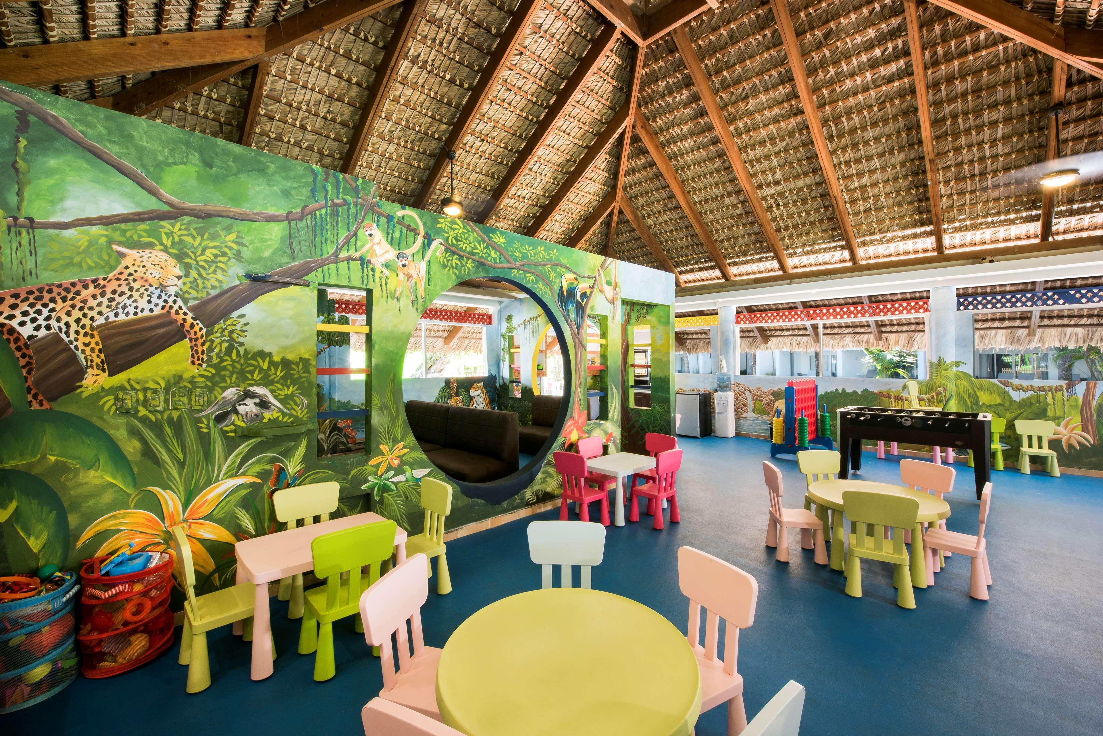Occidental Punta Cana Exterior photo The Jungle Restaurant